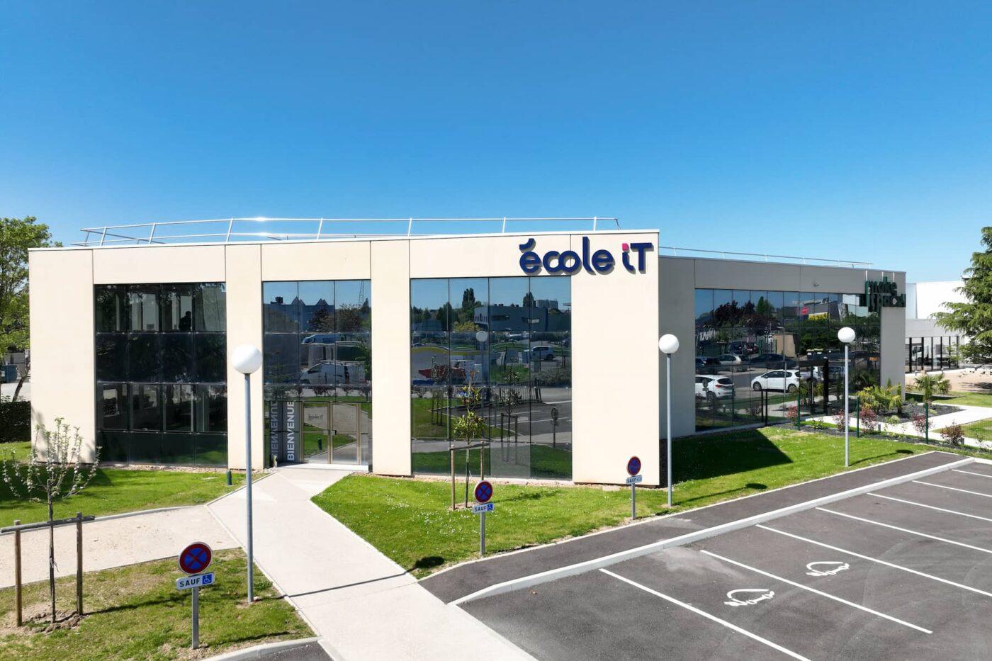 Extérieur du bâtiment de l'école informatique École IT