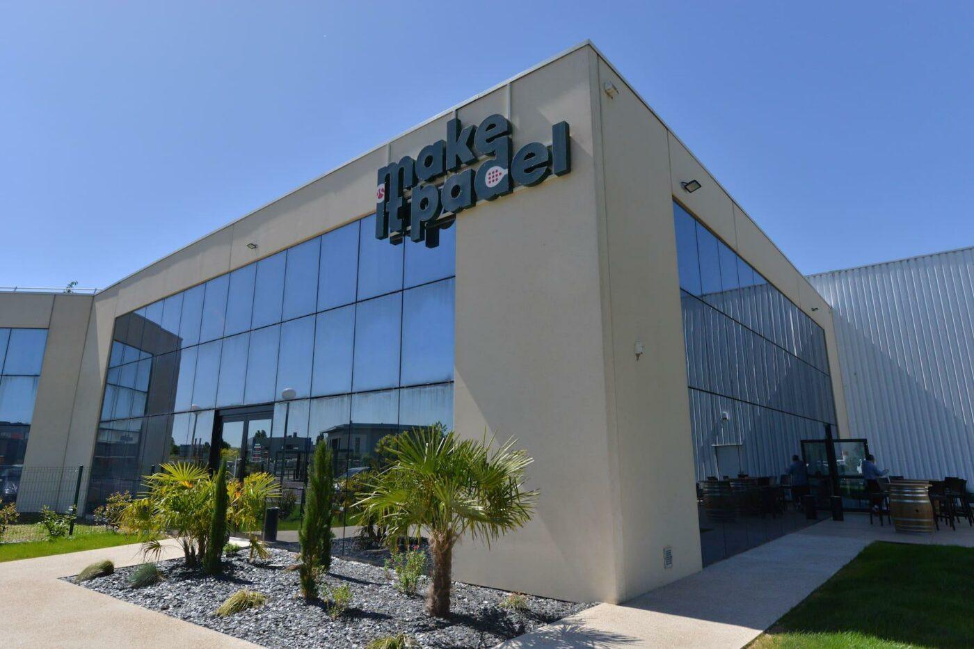 Extérieur du bâtiment Make it Padel