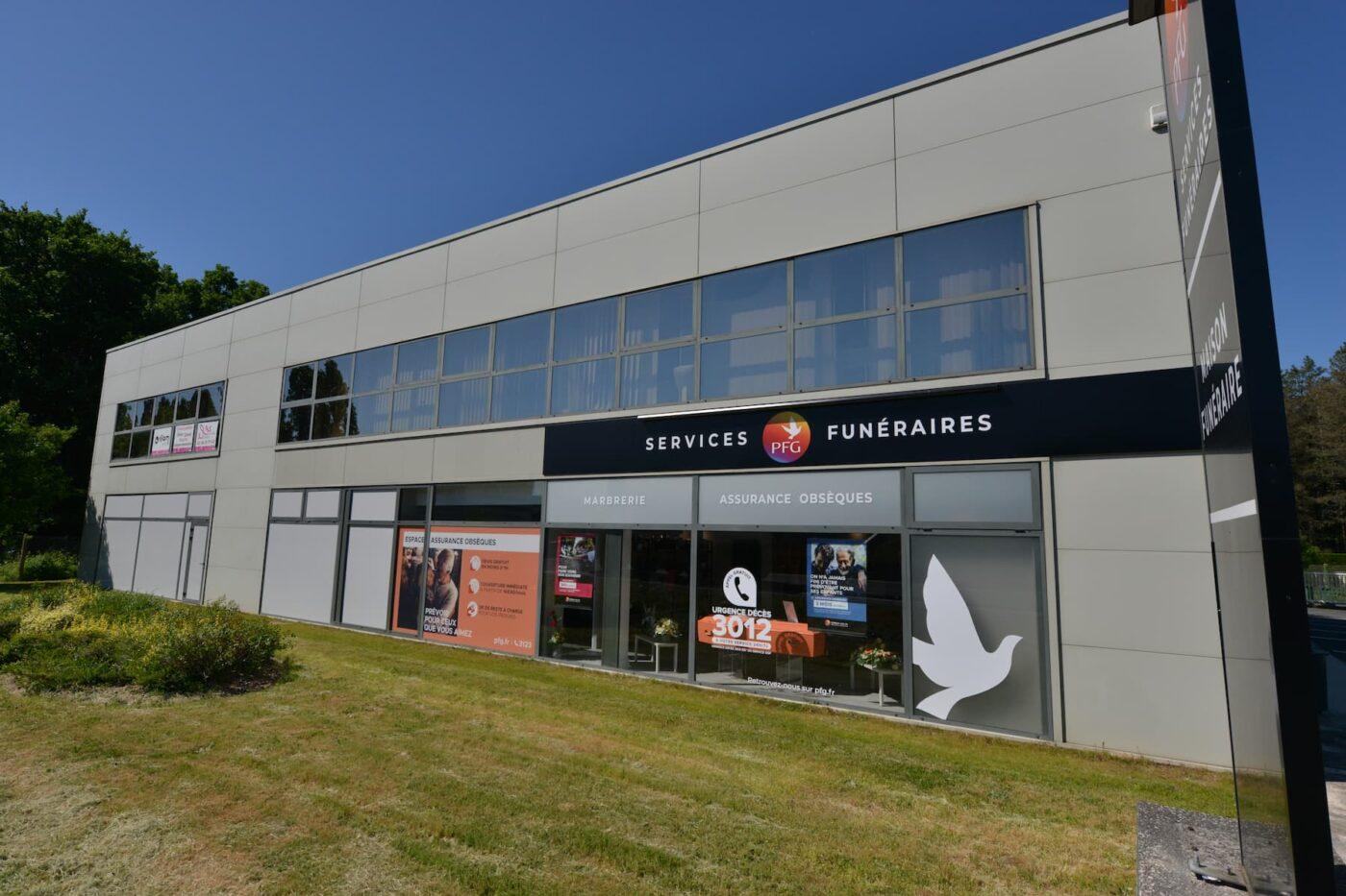 Extérieur de la maison funéraire OGF à Olivet