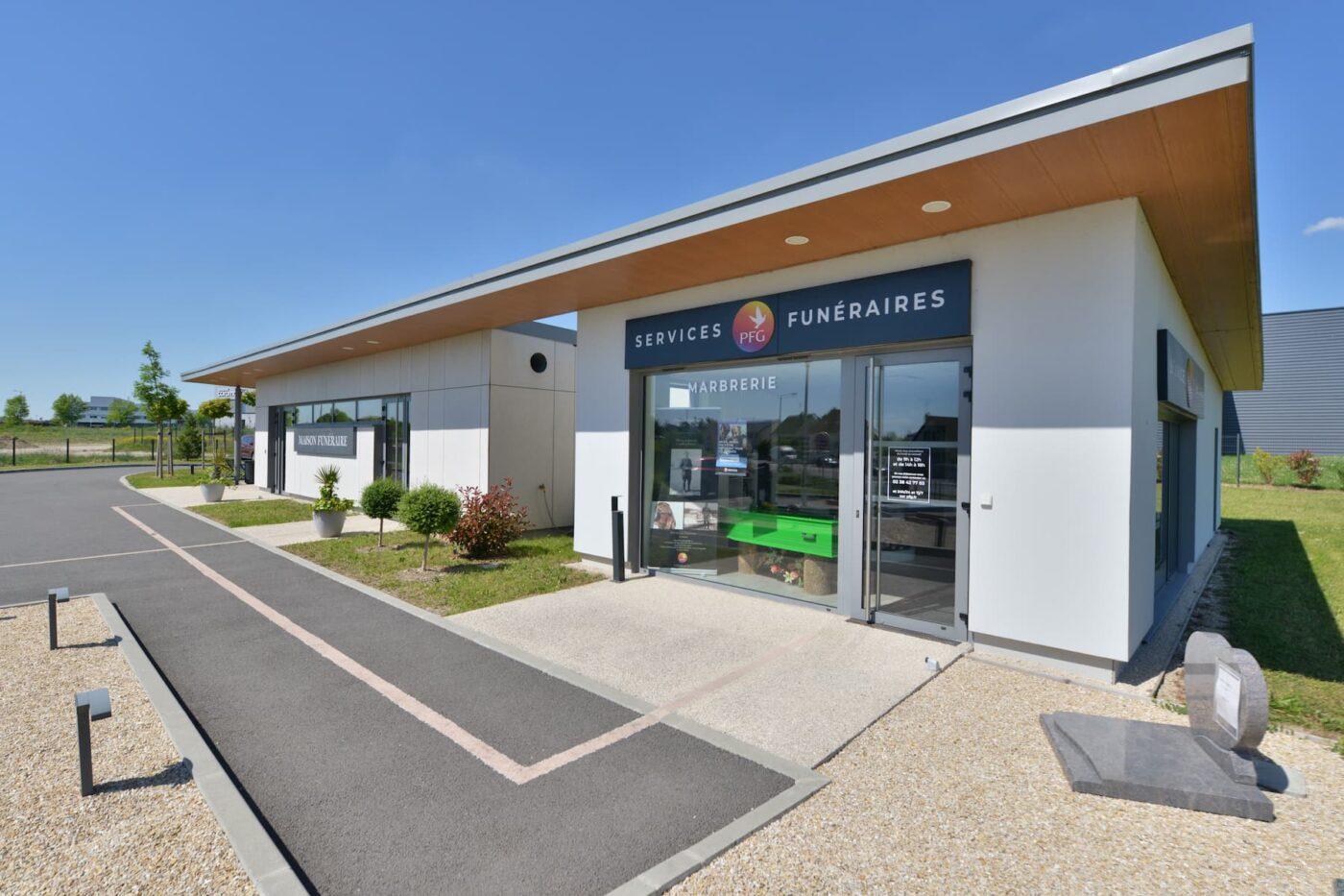 Extérieur de la maison funéraire OGF à Saran