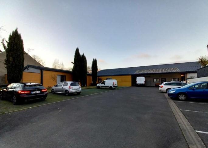 Extérieur du local rue Guignegault avec parking