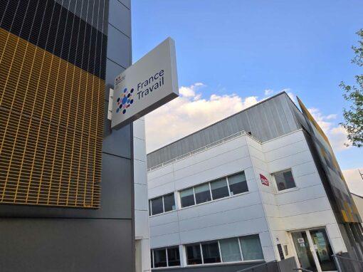 Extérieur des bâtiments de France Travail et de la SNCF