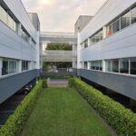 Cour des bâtiments de France Travail et de la SNCF